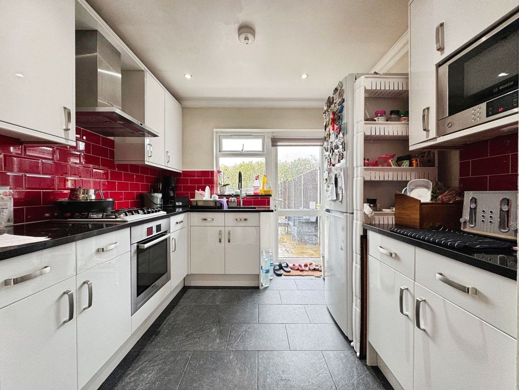 Property photo 3 of 14 Kitchen
