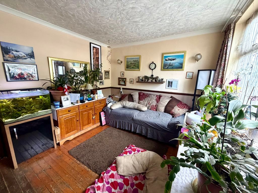 Property photo 3 of 12 Photo 8