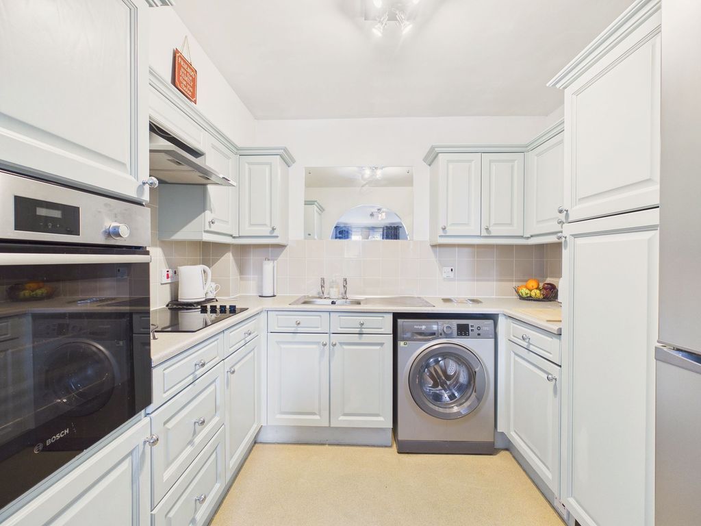 Property photo 3 of 7 Kitchen