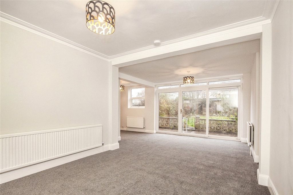 Property photo 3 of 23 Reception