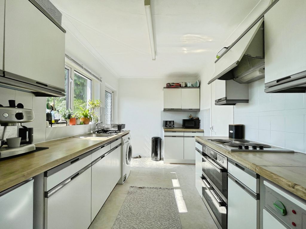 Property photo 3 of 18 Kitchen