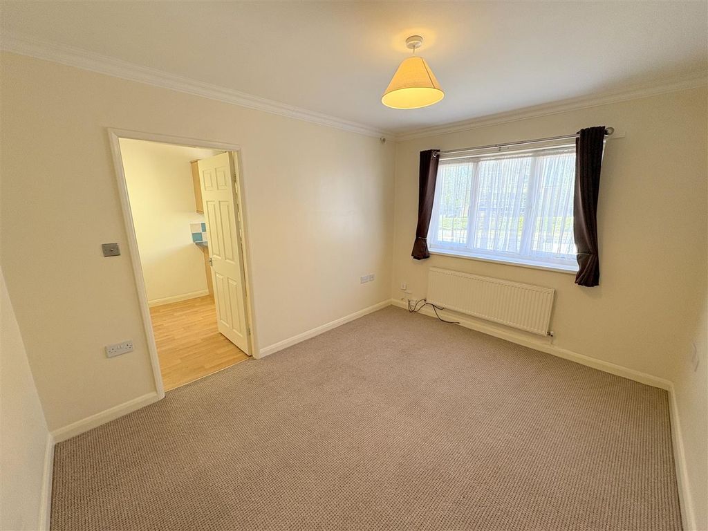 Property photo 2 of 8 Lounge