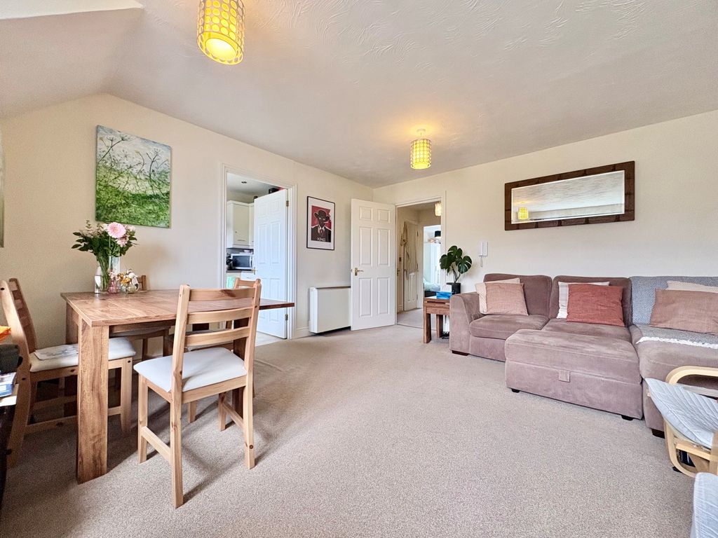 Property photo 2 of 9 Bathroom