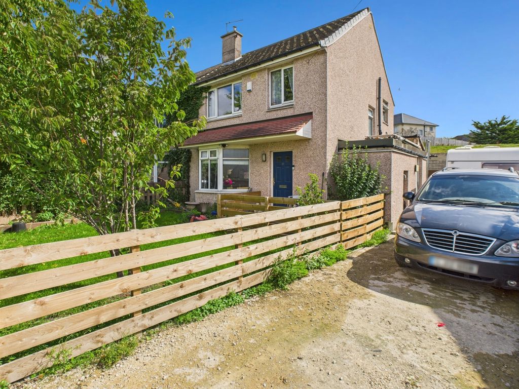 Property photo 1 of 17 Ewemove Pudsey - External Front 1