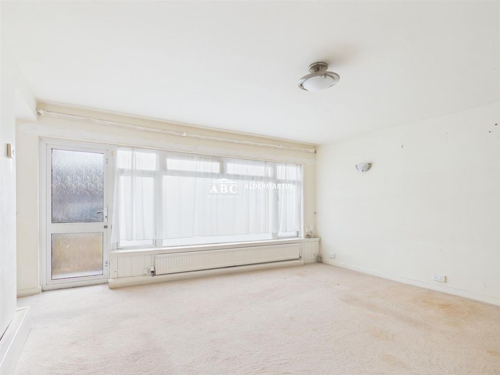 Property photo 3 of 16 Cam03827G0-Pr0164-Still003.Jpg