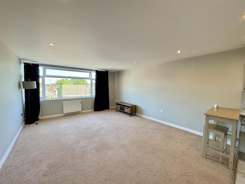 Property photo 3 of 20 Living / Dining Room