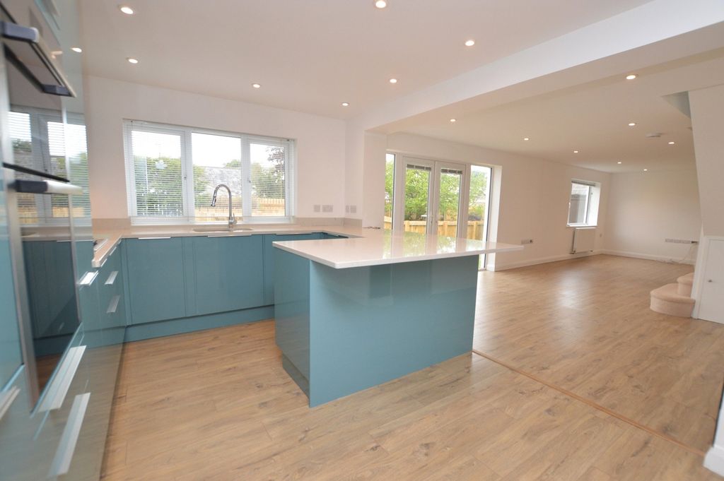 Property photo 2 of 13 Picture No. 16