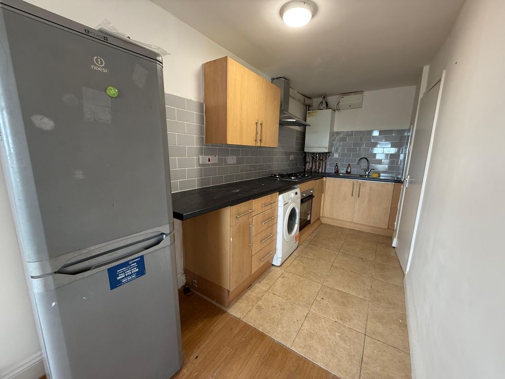 Property photo 2 of 8 Kitchen - Pic