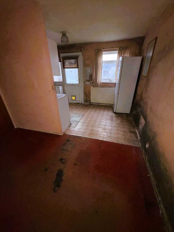 Property photo 3 of 10 Lounge (2)