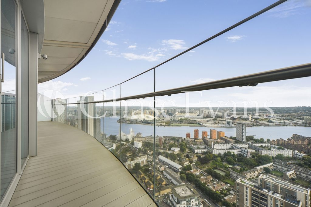 Property photo 1 of 20 Arena Tower, Crossha