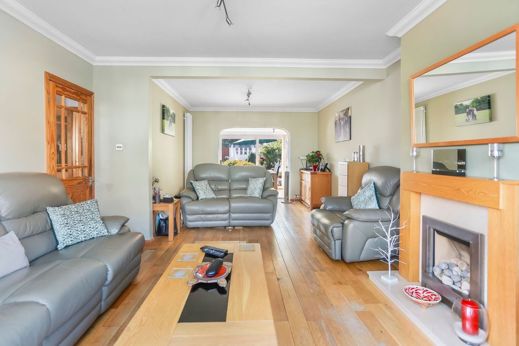 Property photo 2 of 21