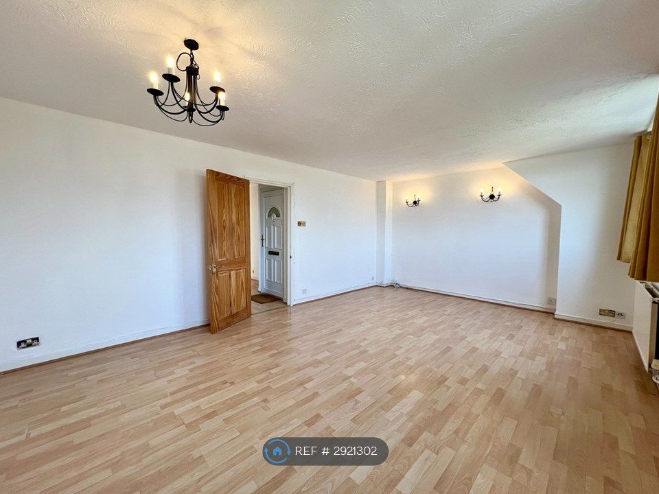 Property photo 2 of 10 Living/Dining Room