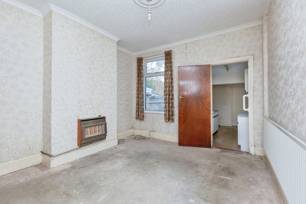 Property photo 3 of 17 Dining Room