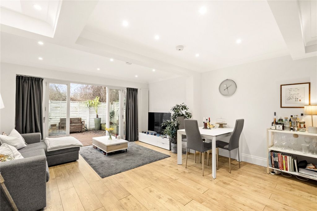 Property photo 3 of 11 Reception