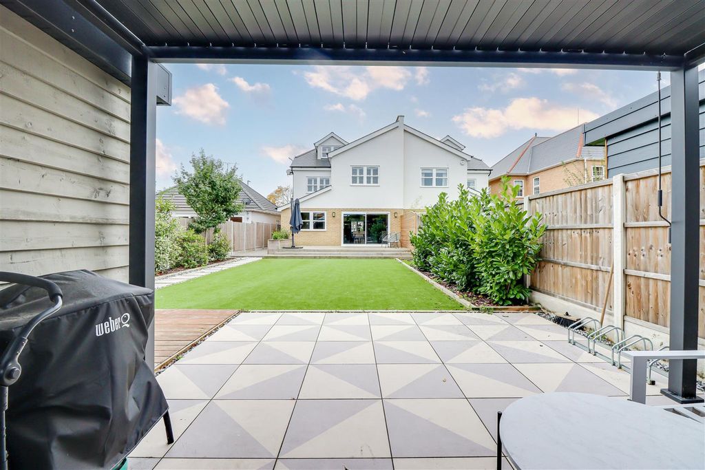 Property photo 3 of 40