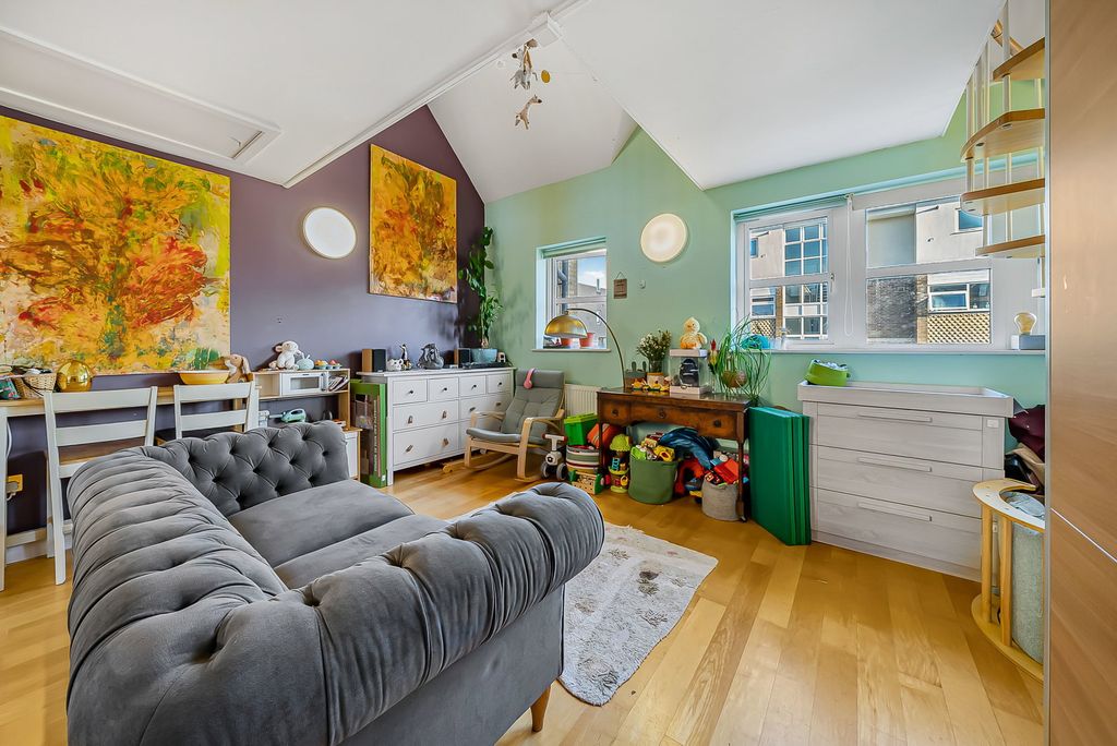 Property photo 3 of 17