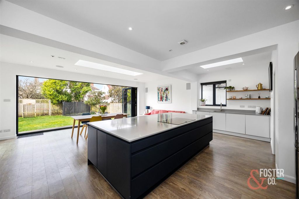 Property photo 3 of 25 Berriedale Avenue 14-017.Jpg