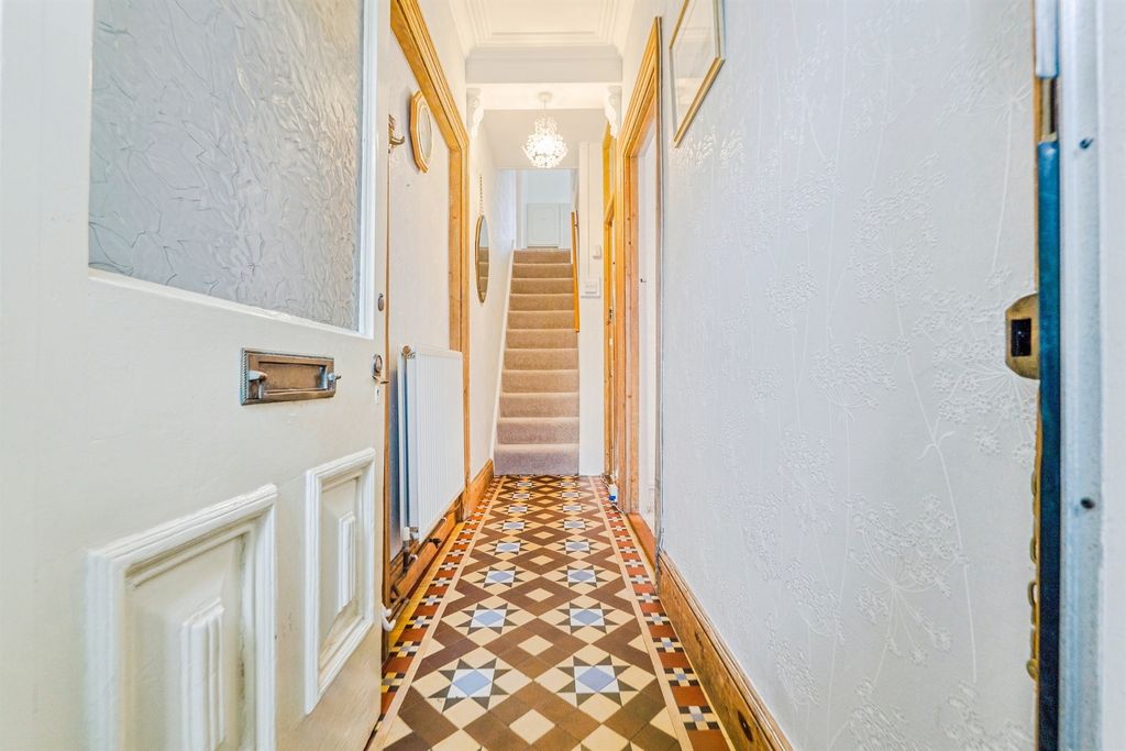 Property photo 2 of 32