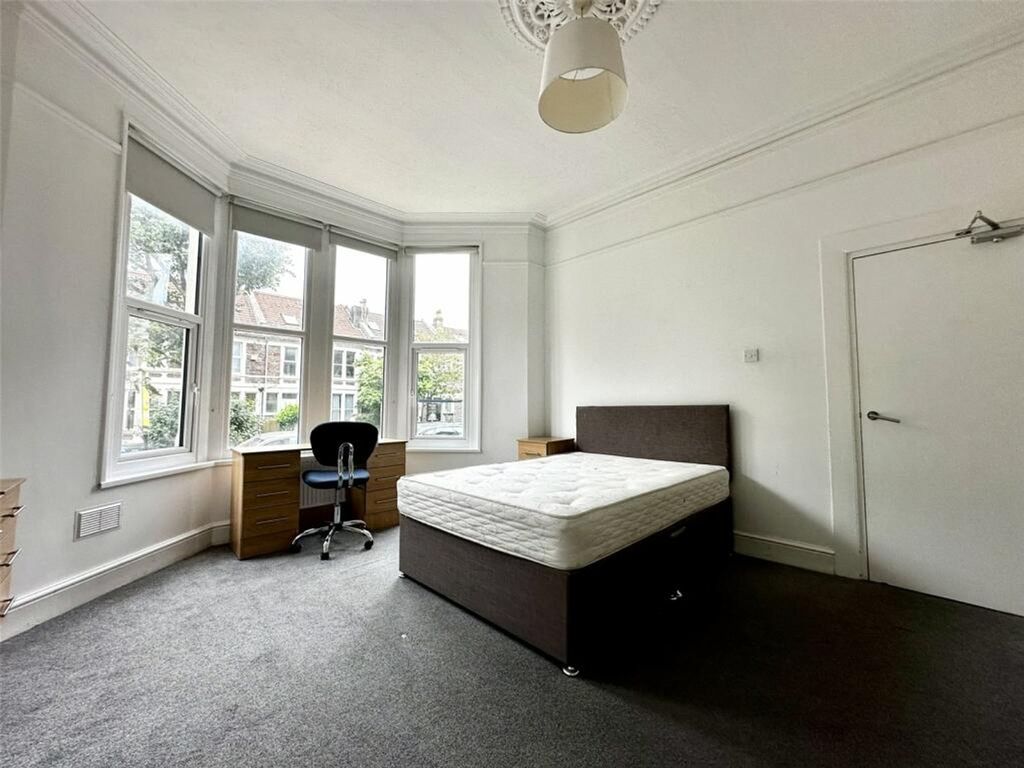 Property photo 3 of 16 A Spacious And Well-Lit Double Bedroom, Perfect Fo...