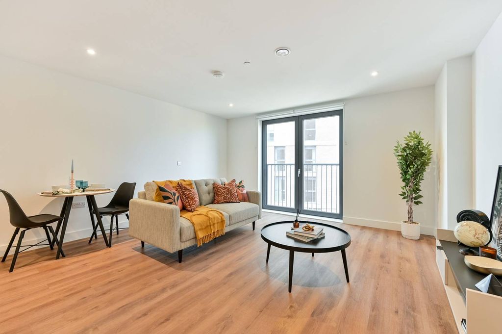 Property photo 3 of 25