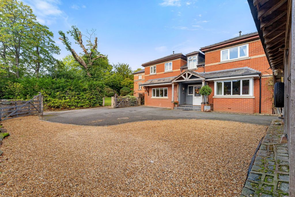 Property photo 1 of 61
