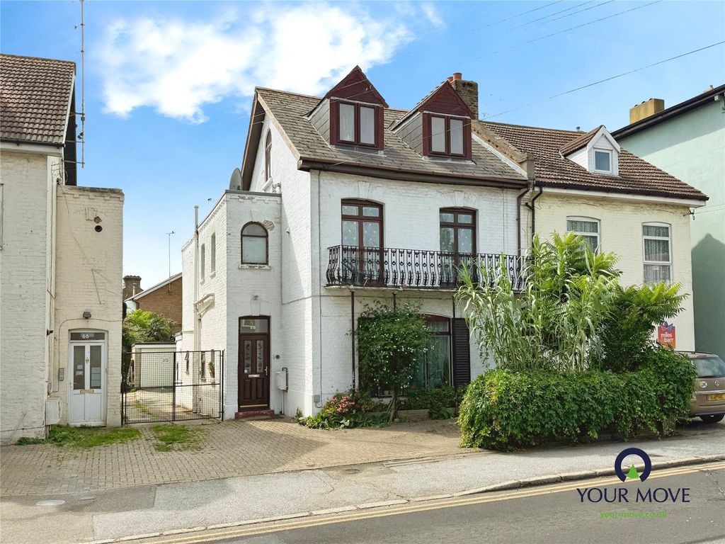 Property photo 1 of 18 External