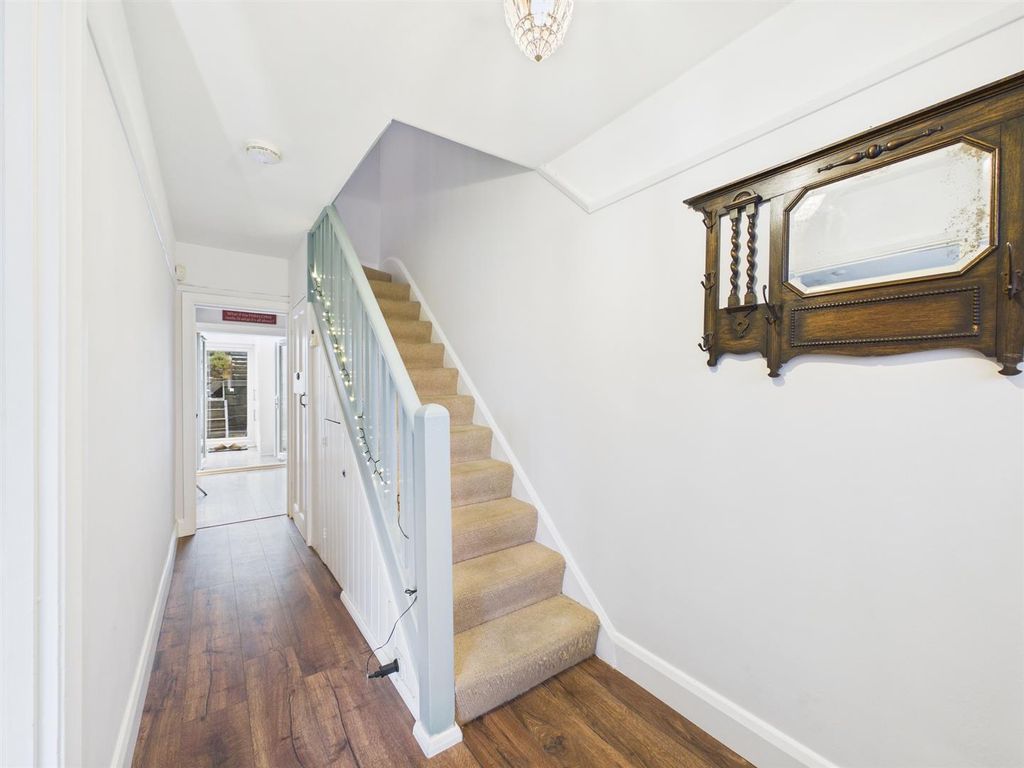 Property photo 3 of 19 Cam02885G0-Pr0559-Still012.Jpg