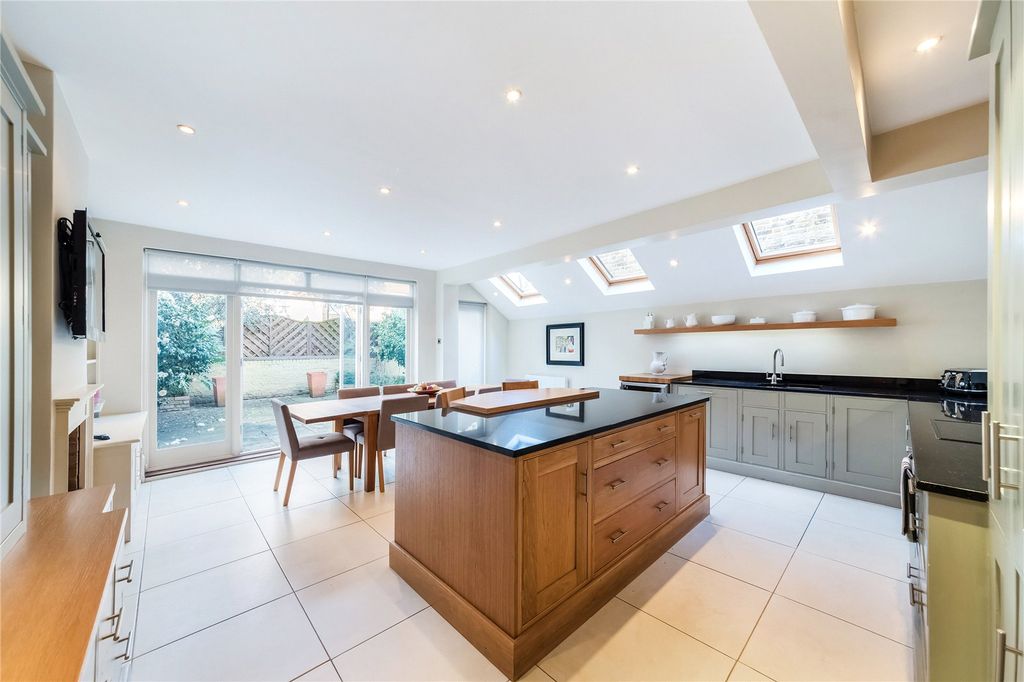 Property photo 2 of 25 Kitchen