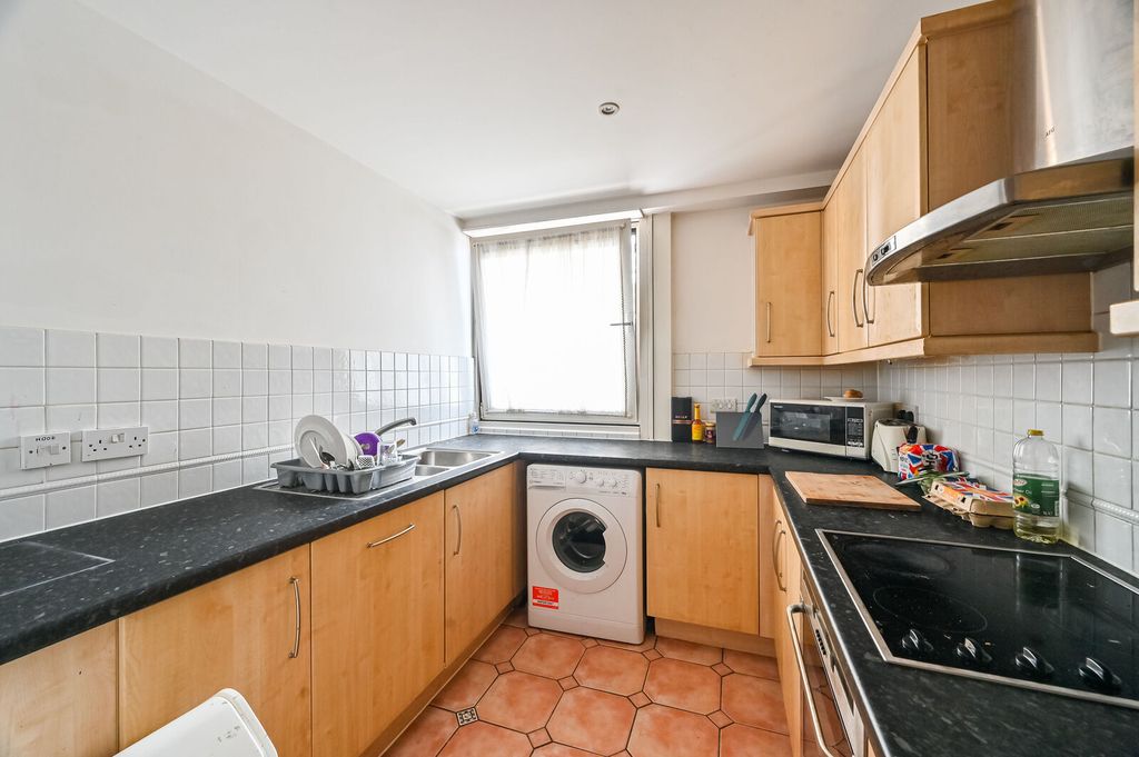 Property photo 2 of 18