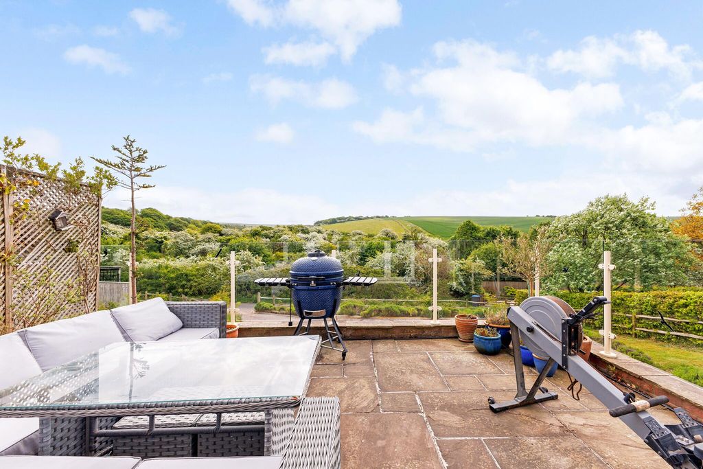 Property photo 2 of 26