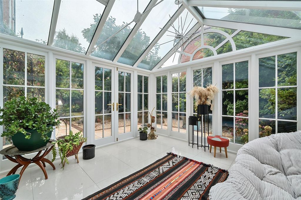 Property photo 2 of 21 Conservatory