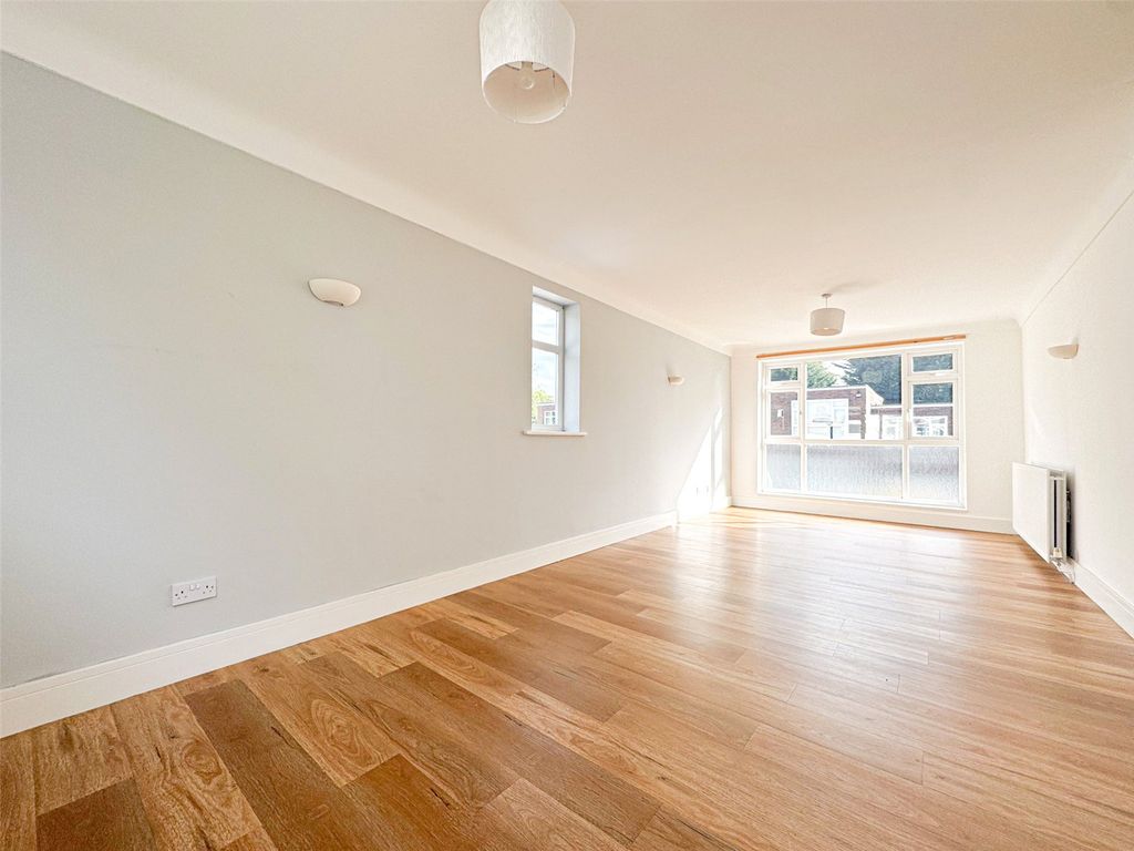 Property photo 2 of 11 Lounge Area