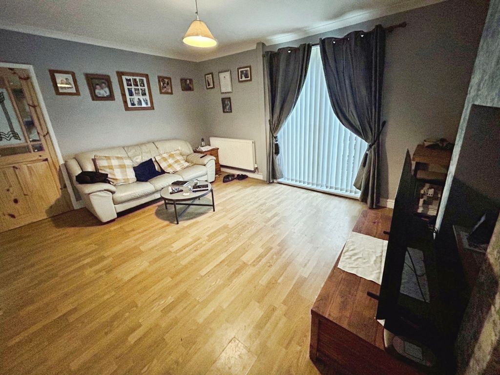 Property photo 3 of 17 2562922B-Img_9290