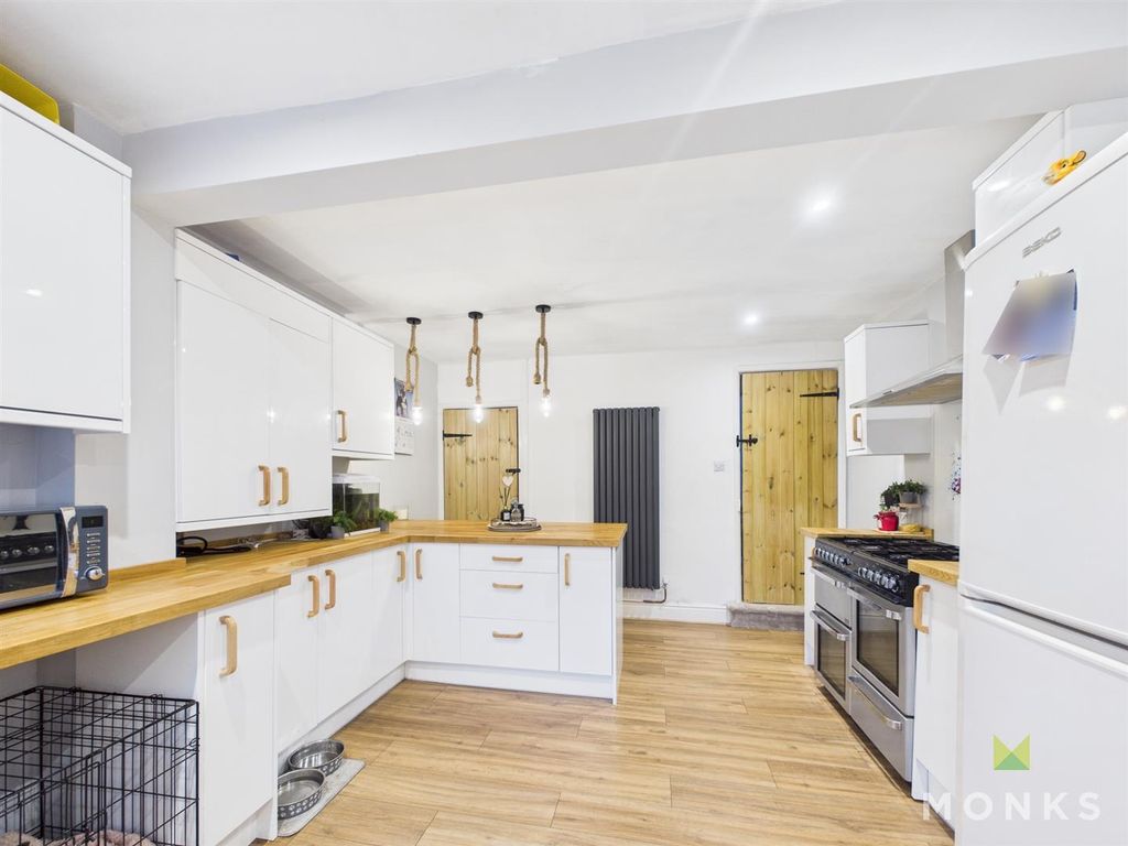 Property photo 3 of 17 Cam01348G0-Pr0771-Still005.Jpg