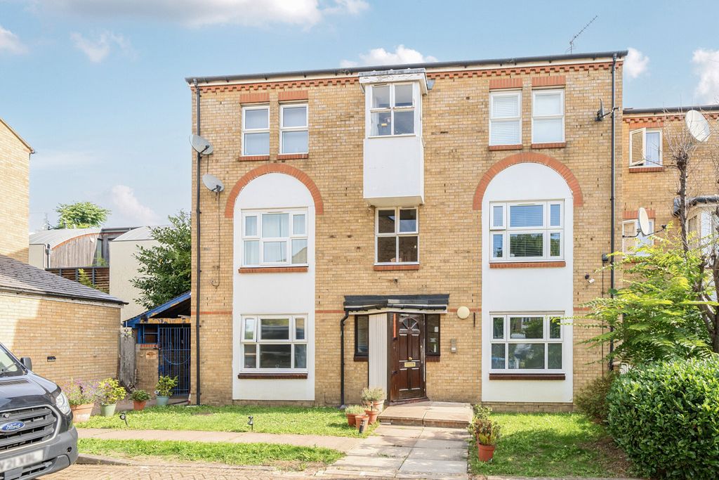 Property photo 1 of 12 External