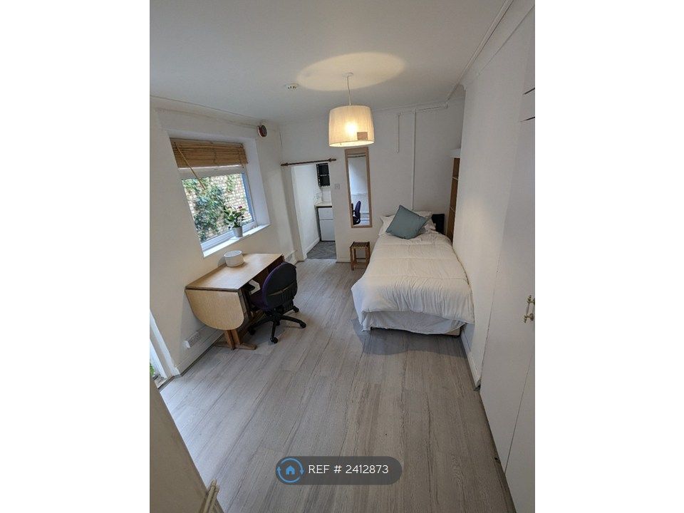 Property photo 2 of 13 Studio Room