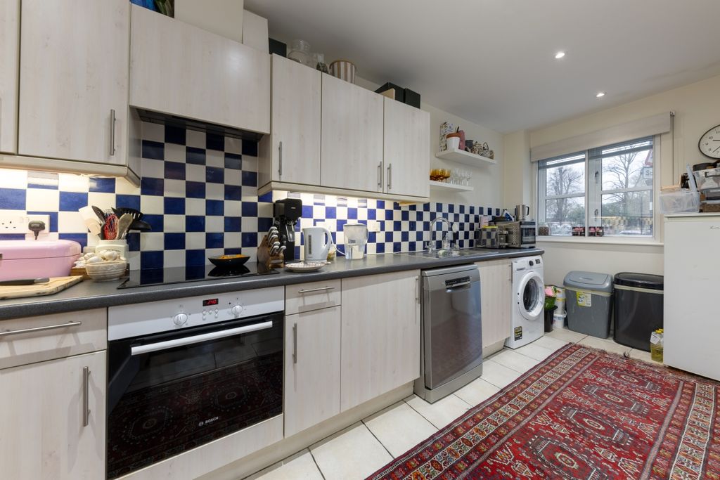 Property photo 3 of 9 The Pinnacle F3 (...
