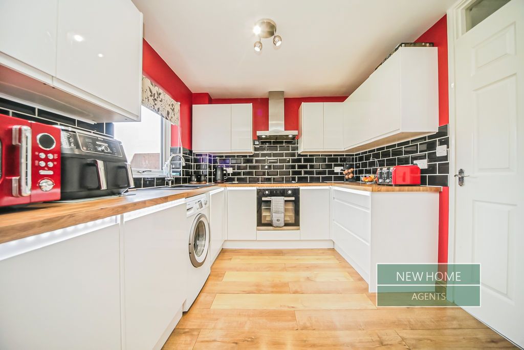 Property photo 3 of 20 Photo 10