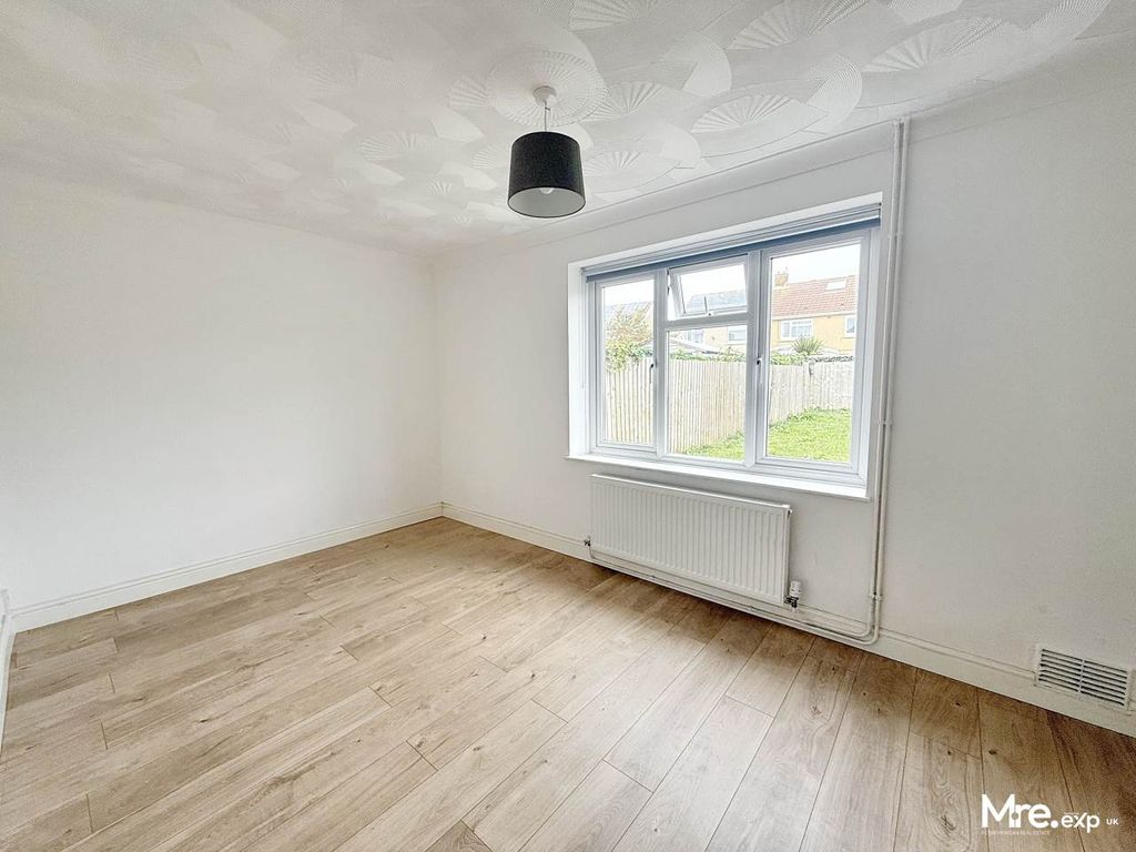 Property photo 3 of 11 Img_3907