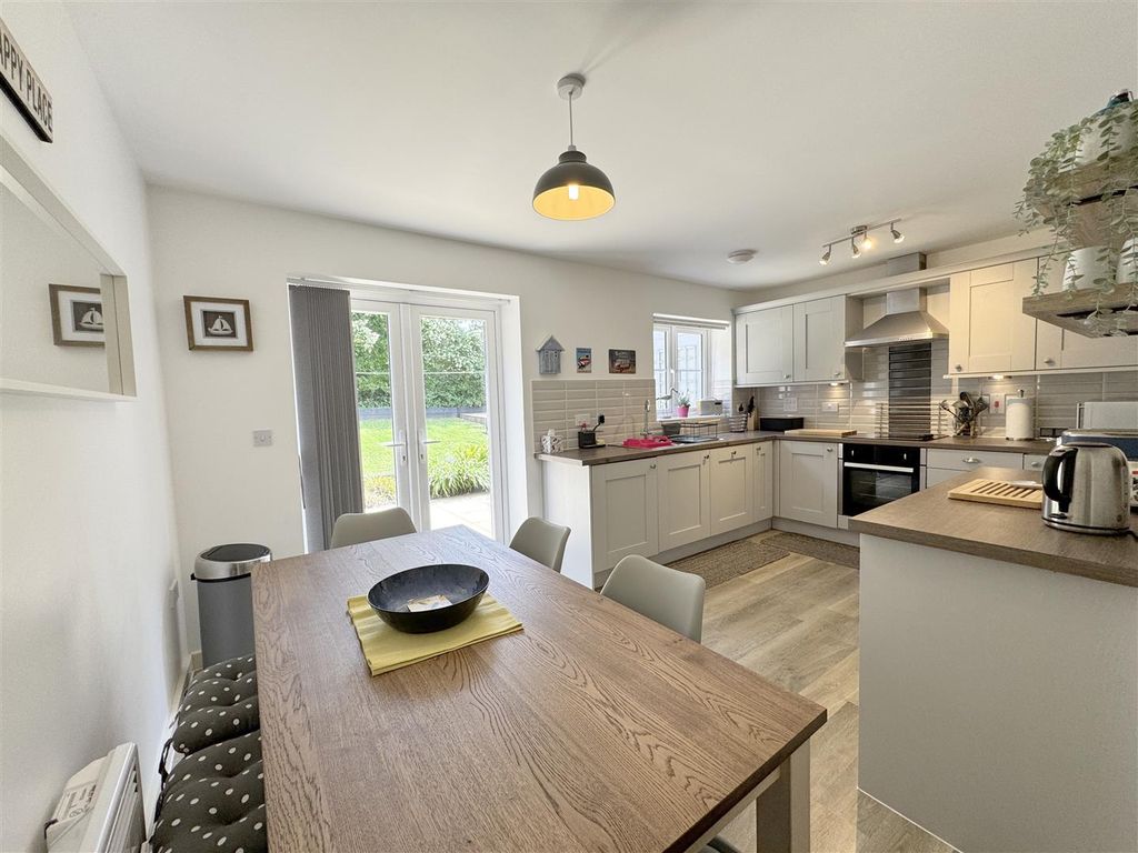 Property photo 3 of 18 Kitchen/Diner