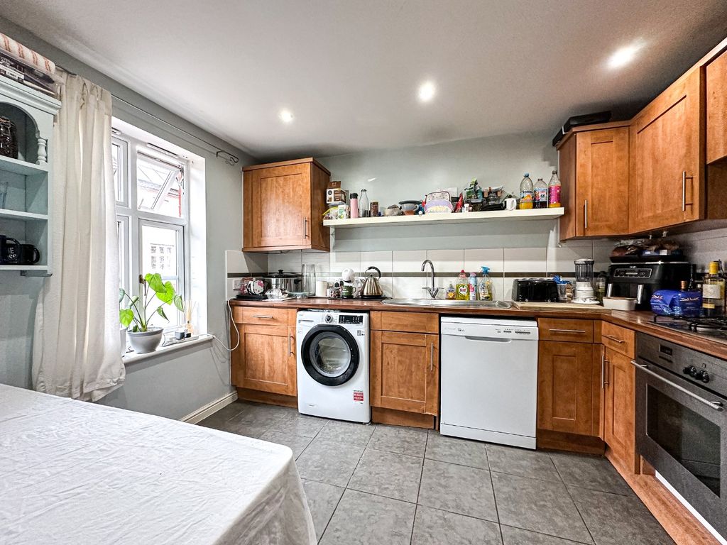 Property photo 2 of 13 4956755
