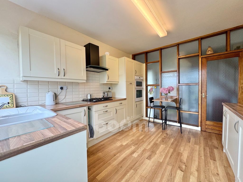 Property photo 3 of 30 Courthill Street, Dalry Kitchen Pic