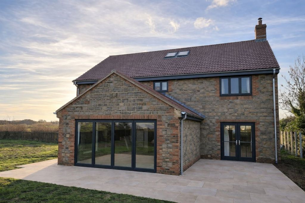 Property photo 3 of 6