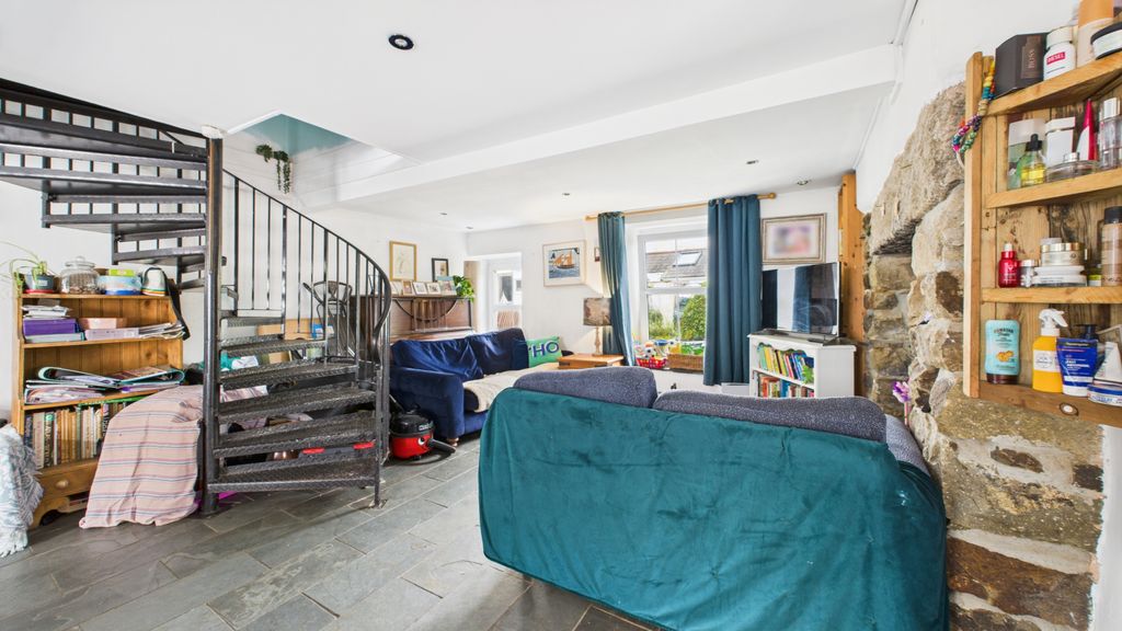 Property photo 3 of 21 Gallery