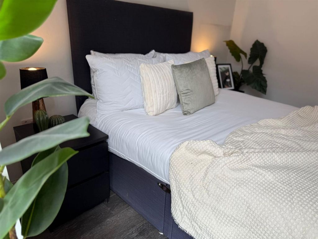 Property photo 3 of 33 8ee7Fa45-E285-4d68-9506-cc8c6Bf002d2.Jpg