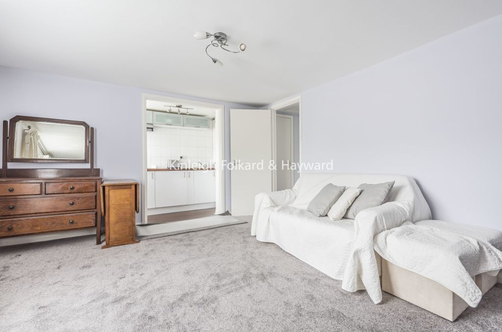 Property photo 3 of 6 377F1377-6355-416d-B