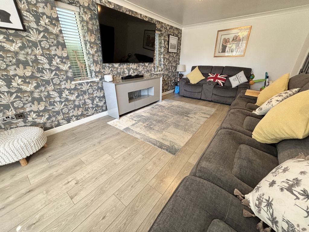 Property photo 3 of 44