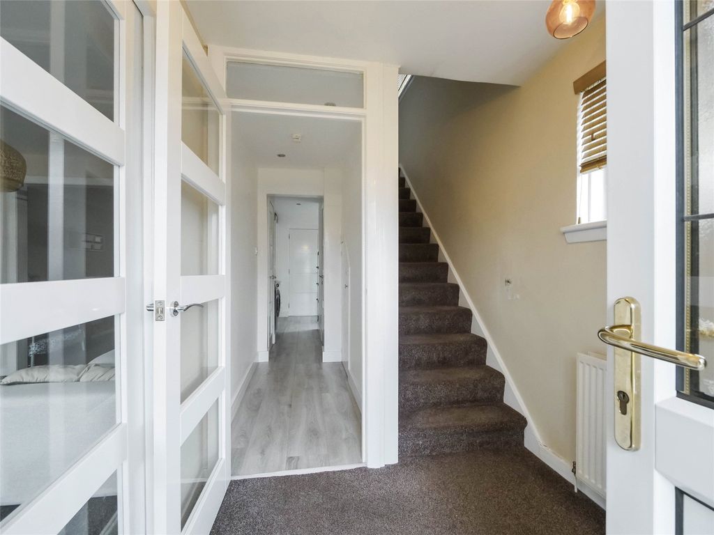 Property photo 2 of 21 Entrance Hall