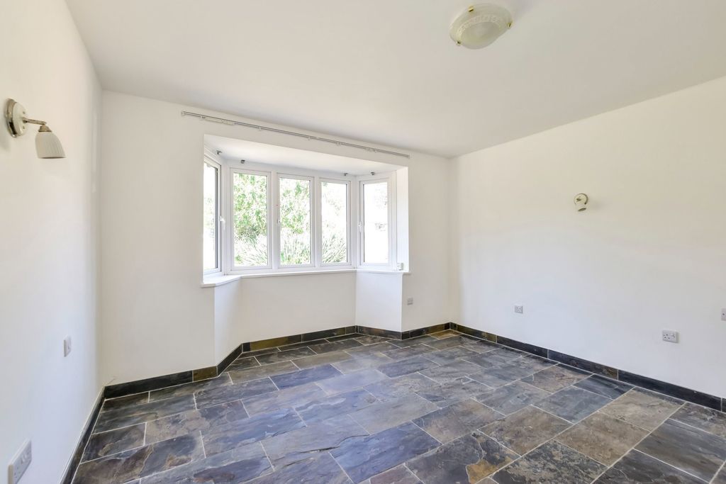 Property photo 3 of 27
