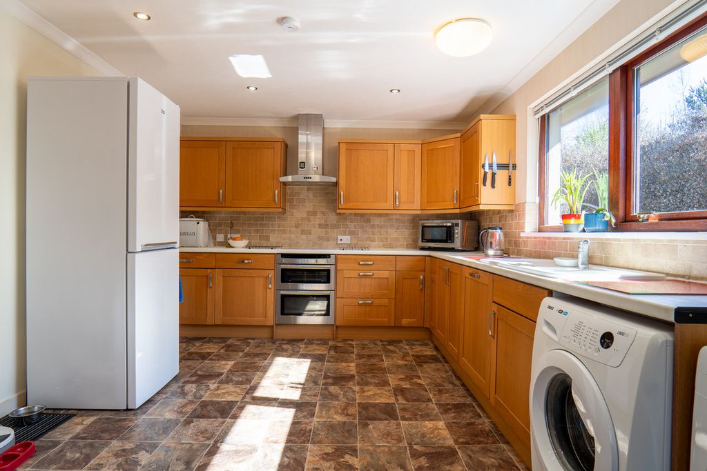 Property photo 2 of 45